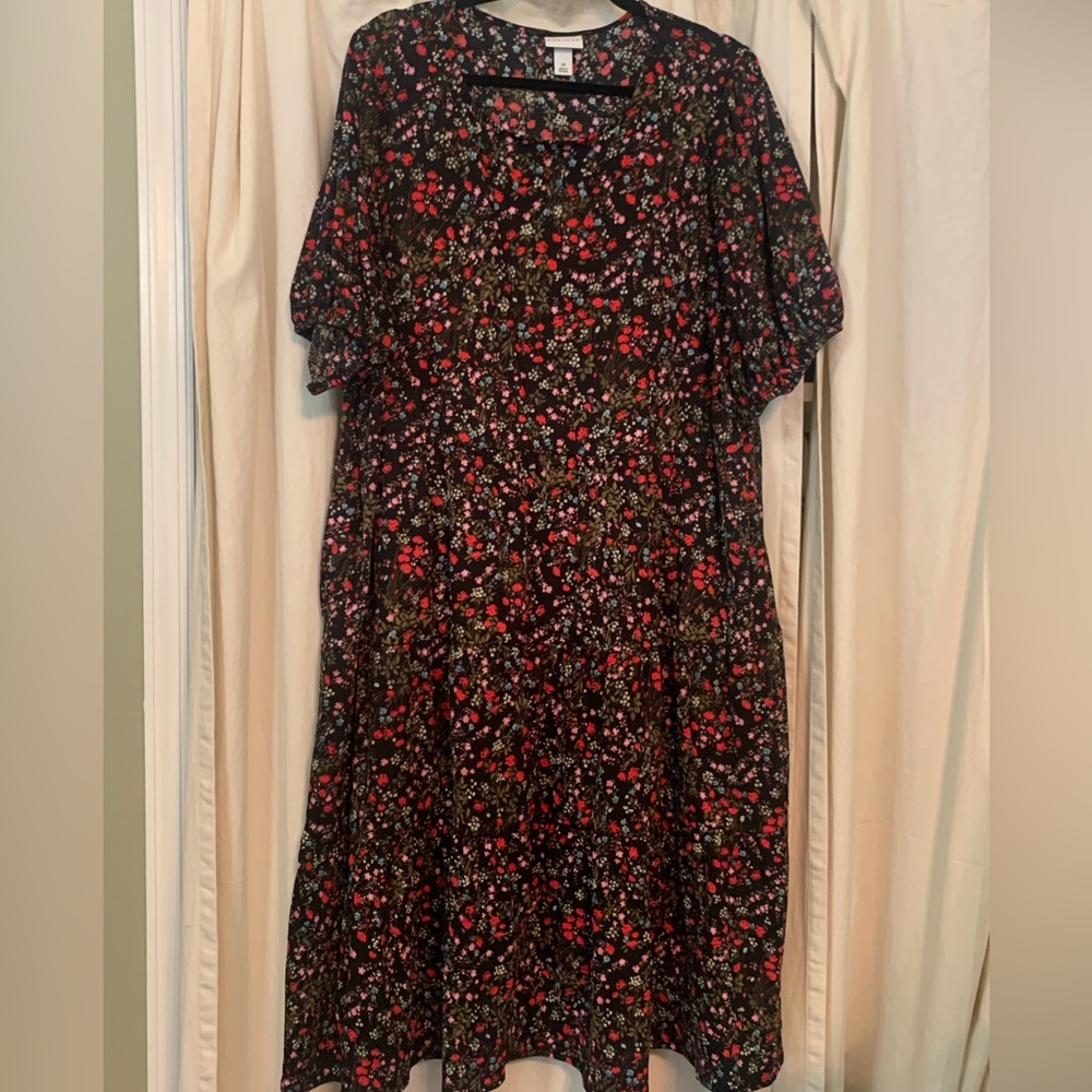 Ava & Viv Black Floral Short Sleeve Tiered Dress
